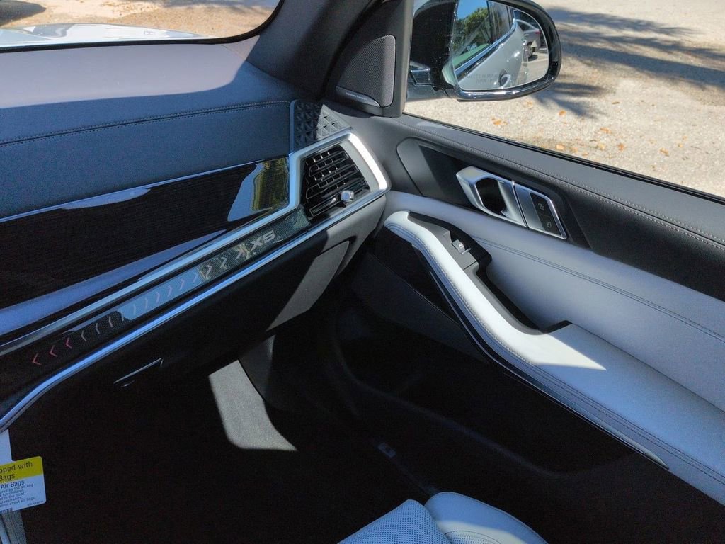 New 2026 BMW X5 xDrive40i w/ M Sport Package image 17