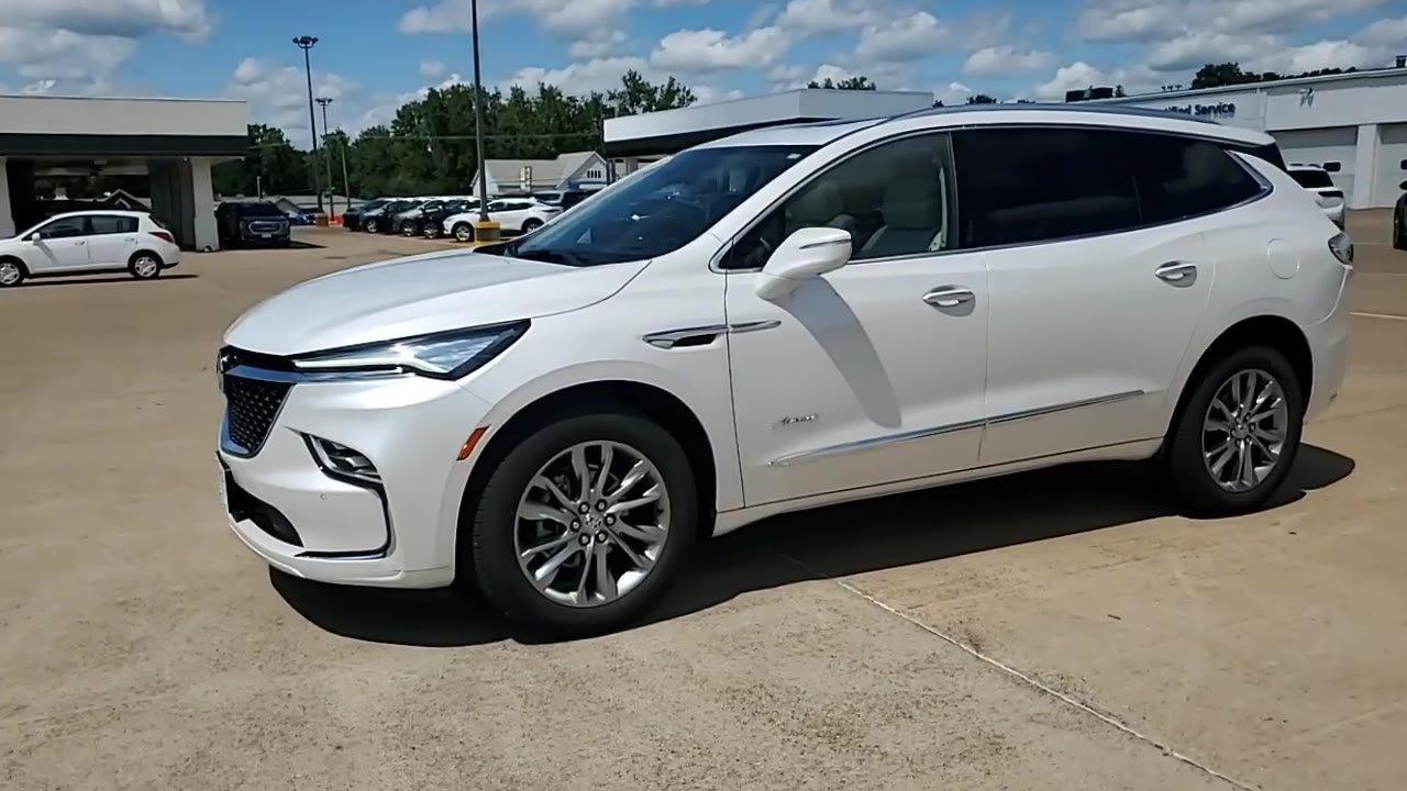 Used 2023 Buick Enclave Avenir w/ Avenir Technology Package AWD/4WD image 4