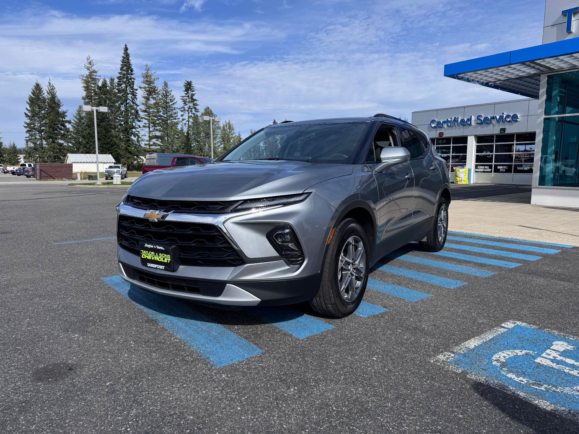 Used 2025 Chevrolet Blazer LT w/ Convenience Package AWD/4WD image 3