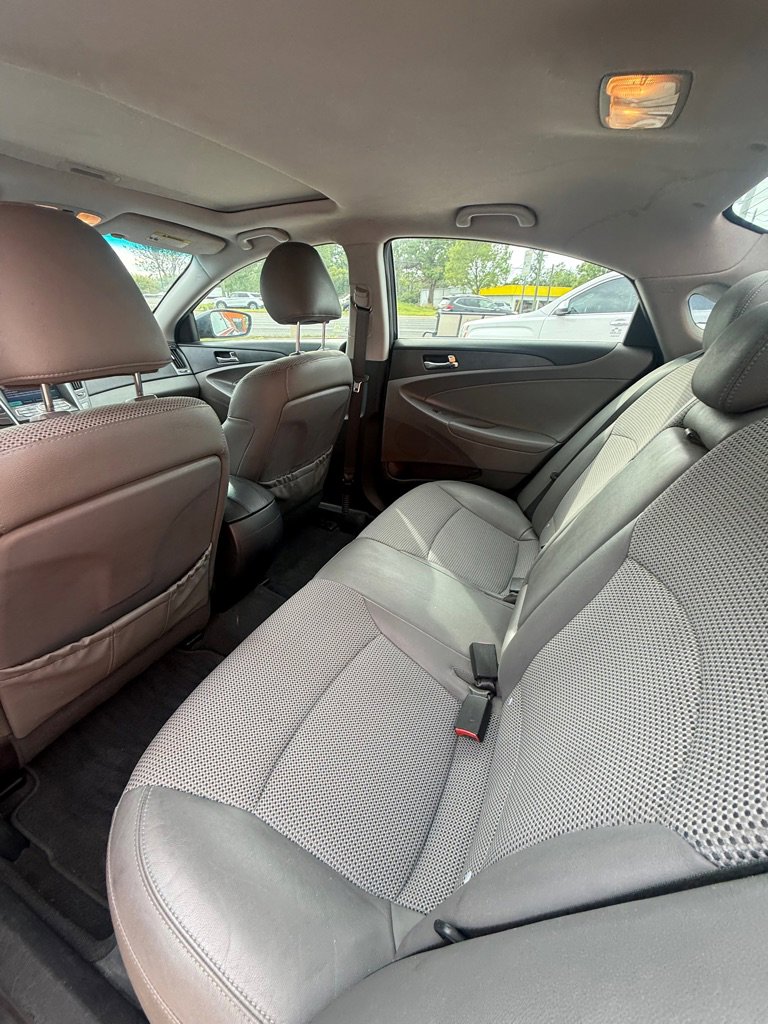 Used 2012 Hyundai Sonata SE w/ Navigation & Sunroof Pkg image 8