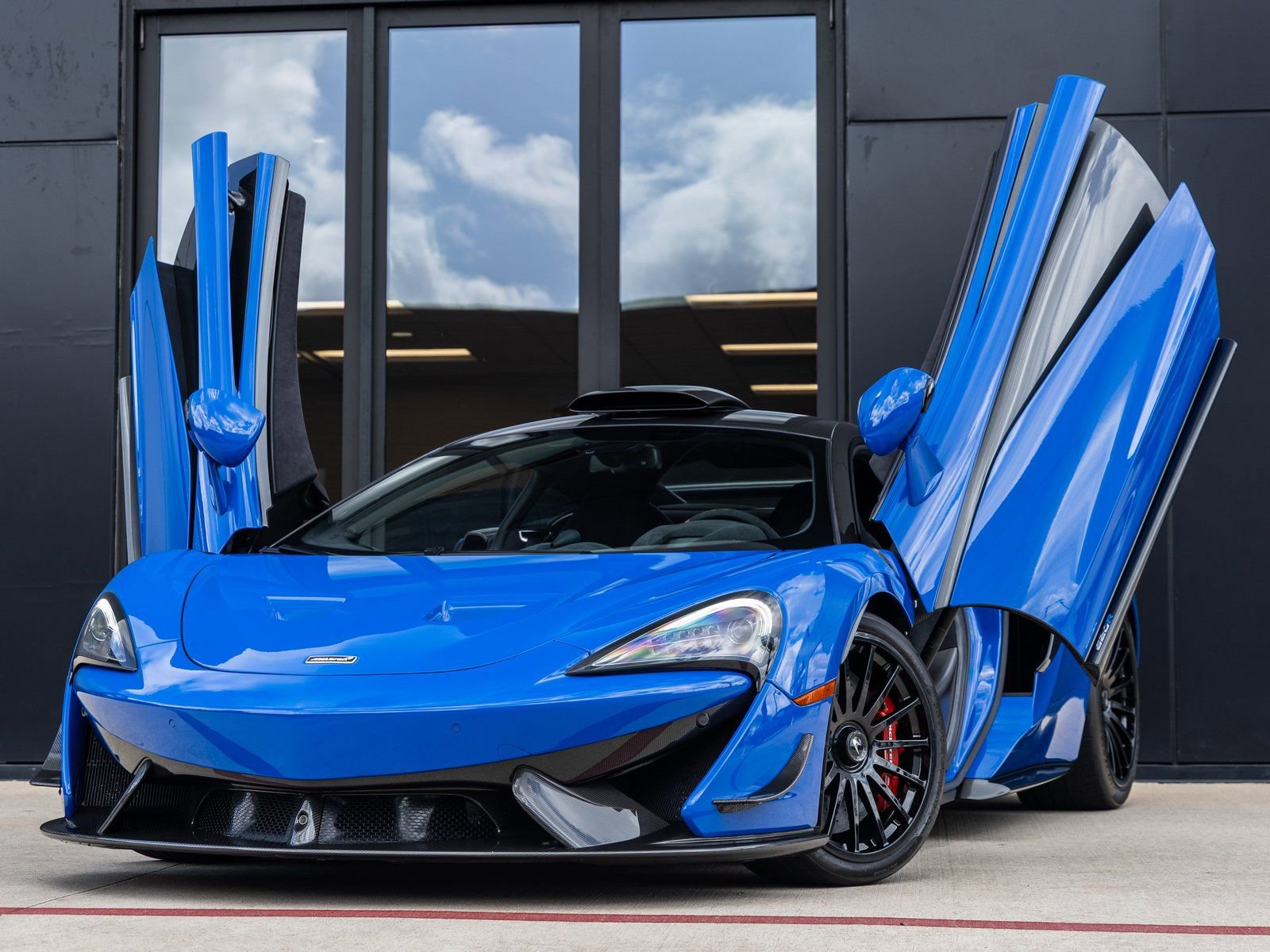 Used 2020 McLaren 620R image 2