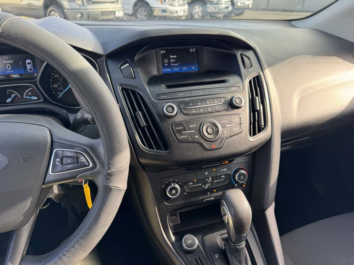 Used 2017 Ford Focus SE image 26