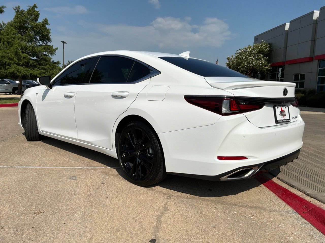 Used 2024 Lexus ES 350 F Sport FWD image 8
