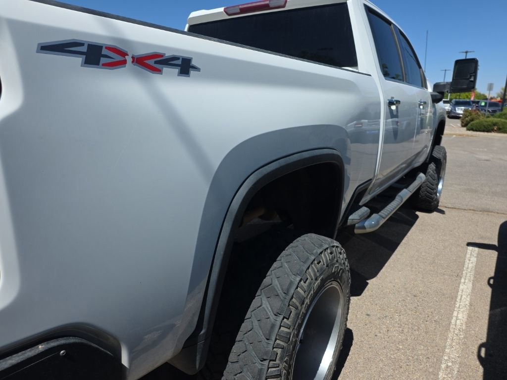 Used 2023 Chevrolet Silverado 2500 LTZ AWD/4WD image 3