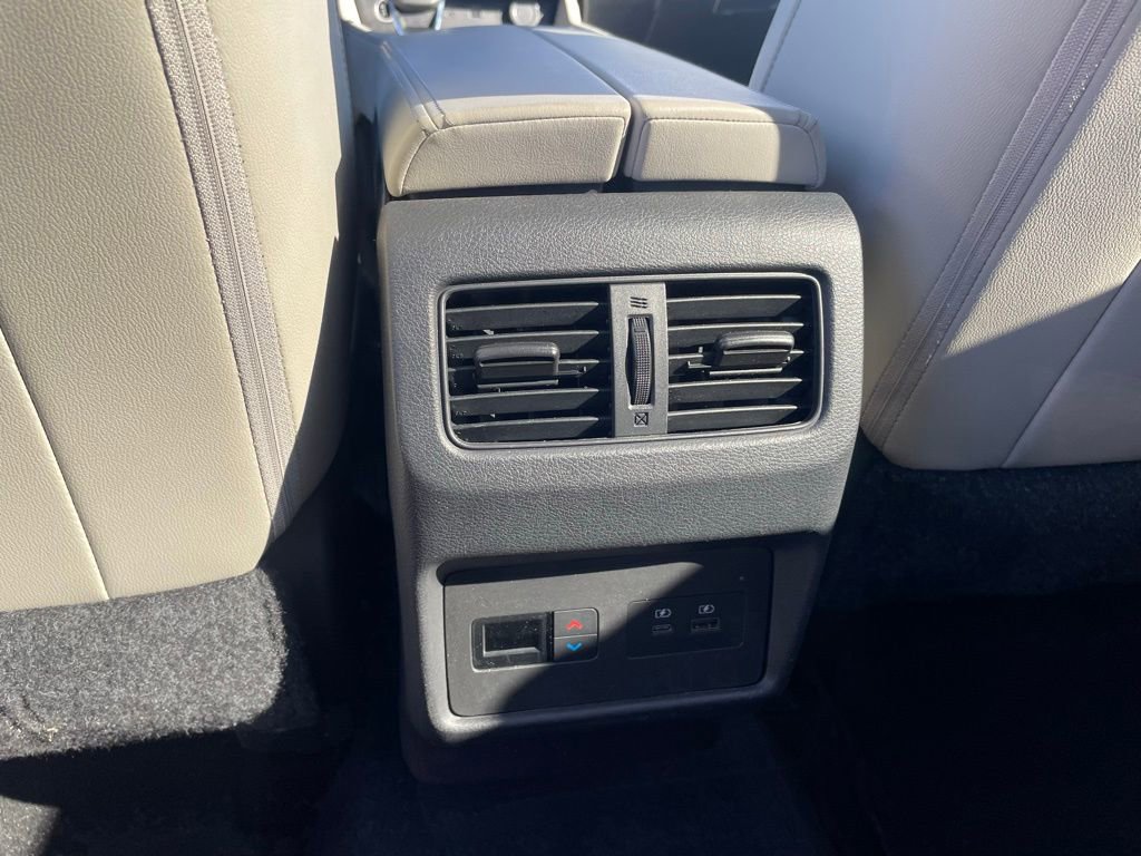 Used 2023 Nissan Rogue SL w/ SL Premium Package image 25