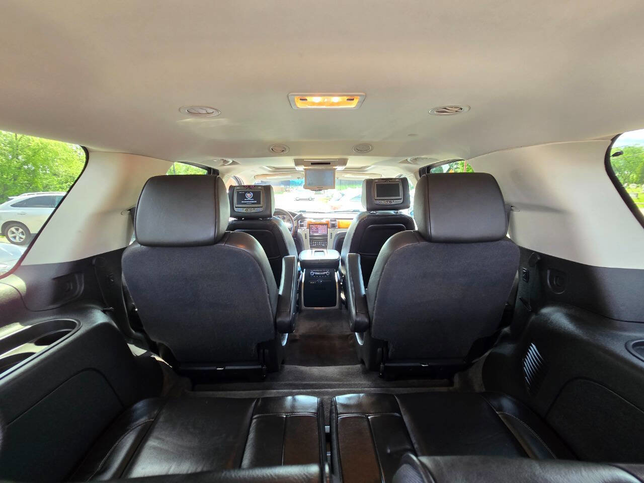 Used 2014 Cadillac Escalade Platinum image 36