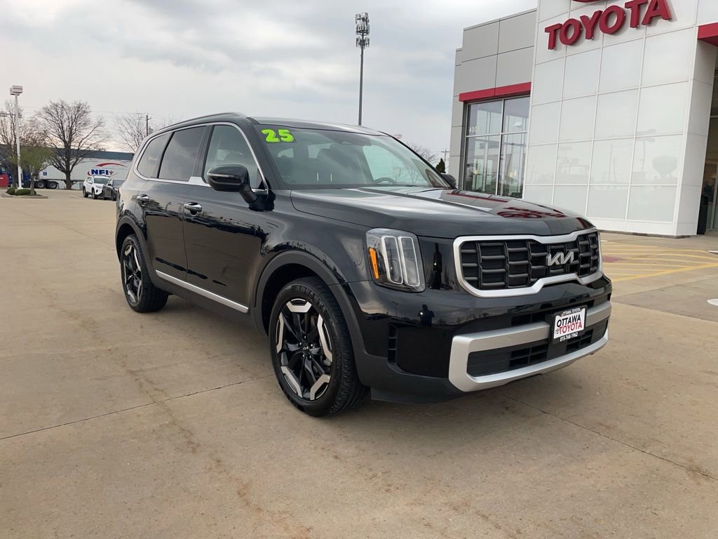 Used 2025 Kia Telluride S image 1