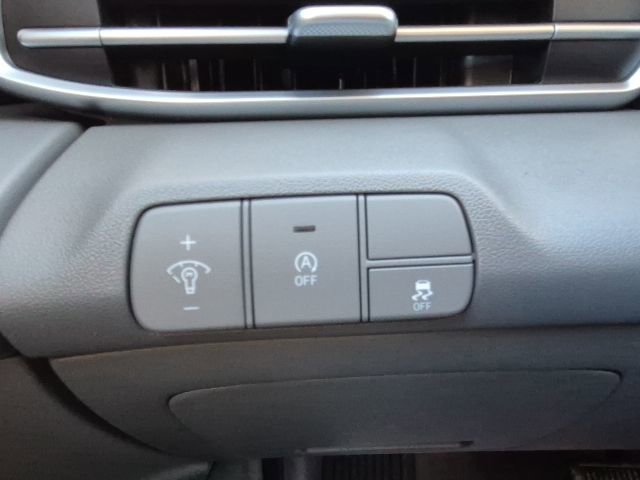 Used 2025 Hyundai Elantra SE FWD image 28