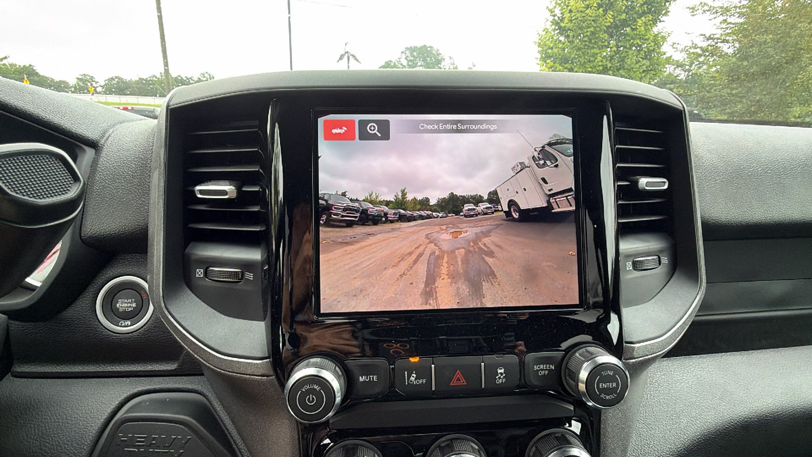 New 2025 RAM 5500 Tradesman w/ Safety Group AWD/4WD image 28