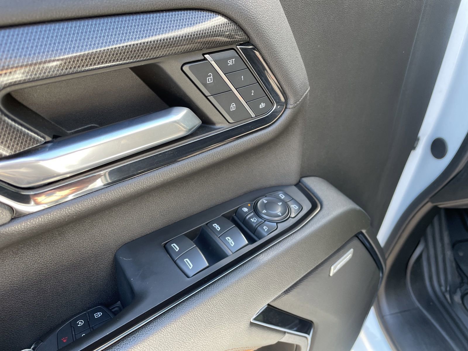 Used 2024 GMC Sierra 2500 AT4 w/ AT4 Premium Plus Package image 14