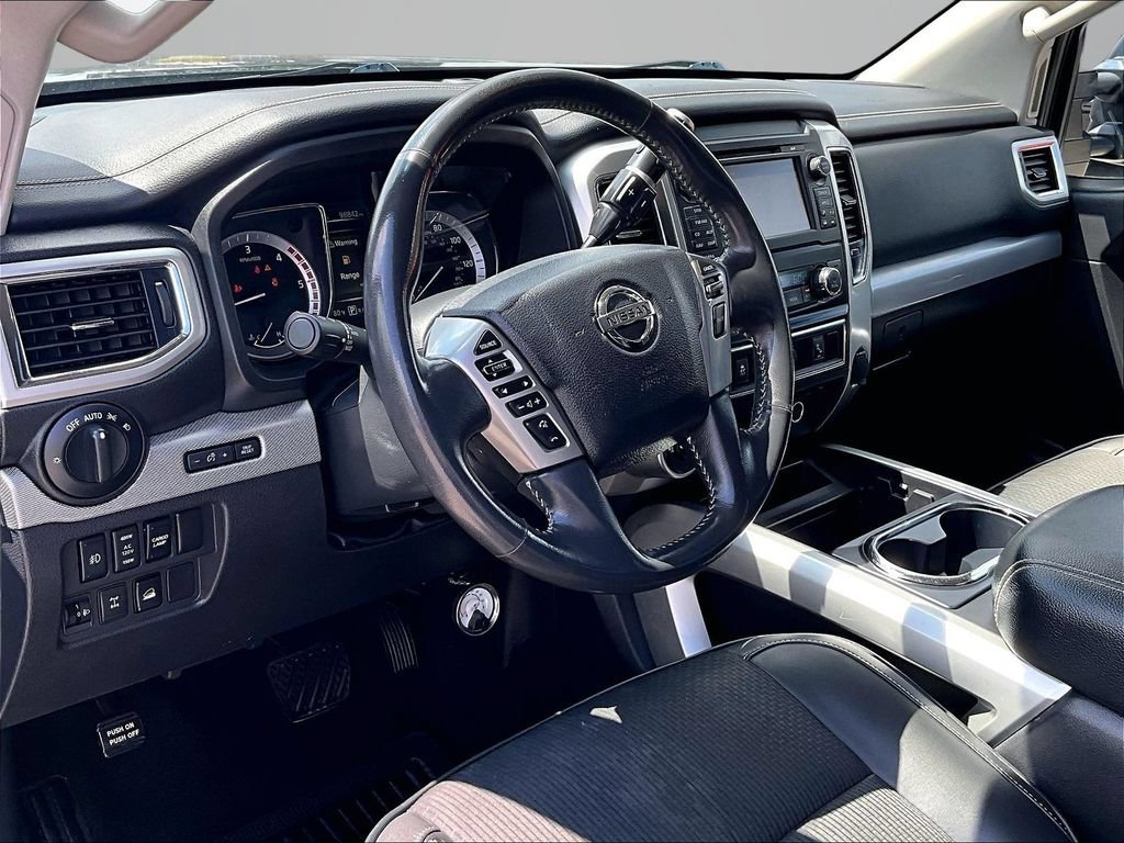 Used 2017 Nissan Titan PRO-4X AWD/4WD image 15
