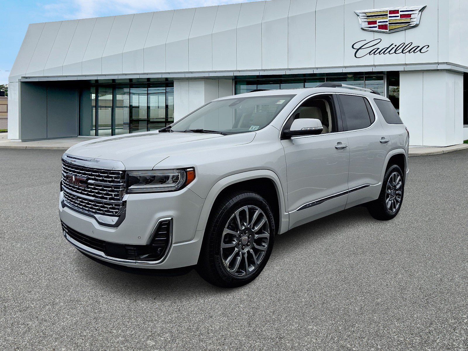 Used 2022 GMC Acadia Denali w/ Denali Ultimate Package FWD image 3