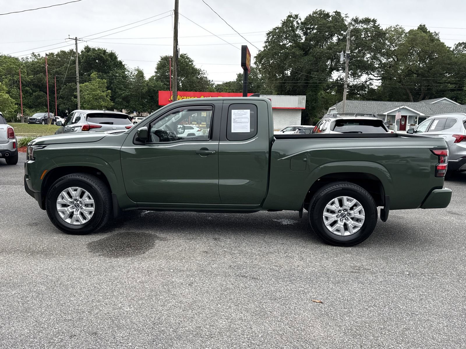 Used 2022 Nissan Frontier SV w/ Technology Package RWD image 2