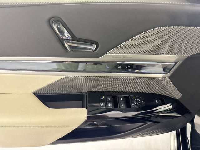 Used 2024 BMW 760i xDrive w/ Premium Package AWD/4WD image 21