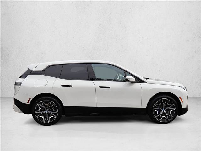 Used 2023 BMW iX xDrive50 w/ Sport Package AWD/4WD image 5