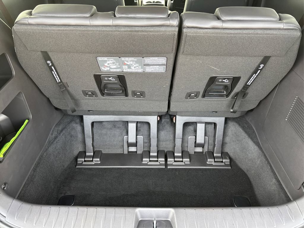 New 2026 Kia Carnival EX FWD image 12