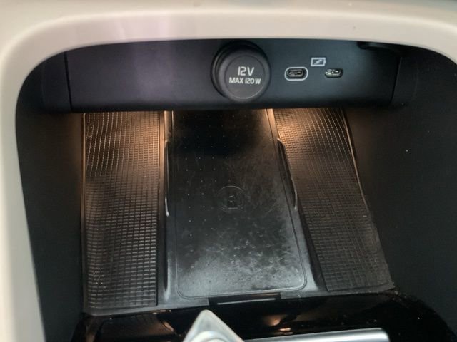 Used 2024 Volvo XC40 B5 Plus w/ Protection Package Premier image 13