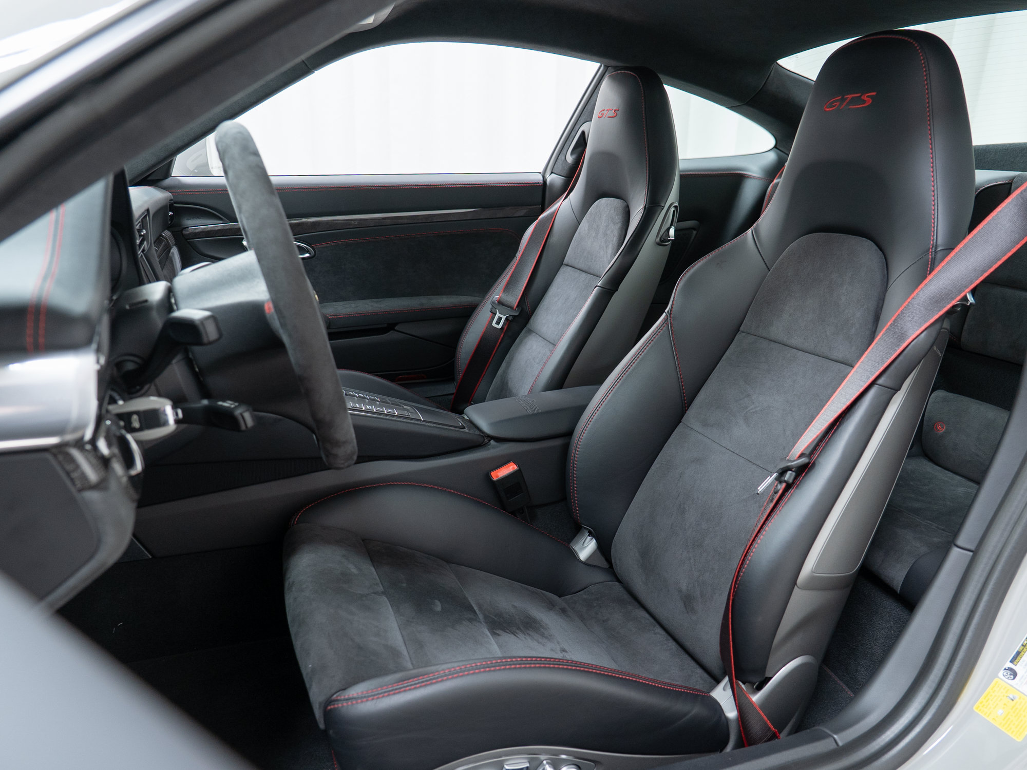 Certified 2016 Porsche 911 Carrera GTS RWD image 21