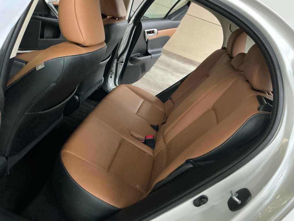 Used 2016 Lexus CT 200h image 13