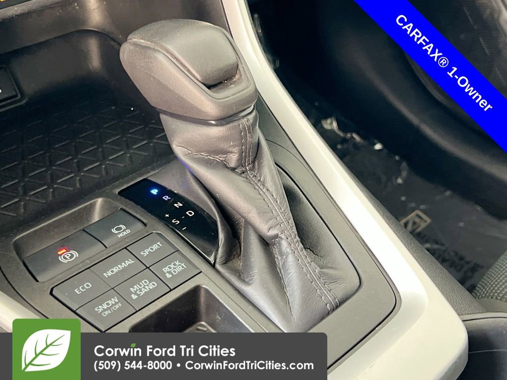 Used 2022 Toyota RAV4 LE image 10