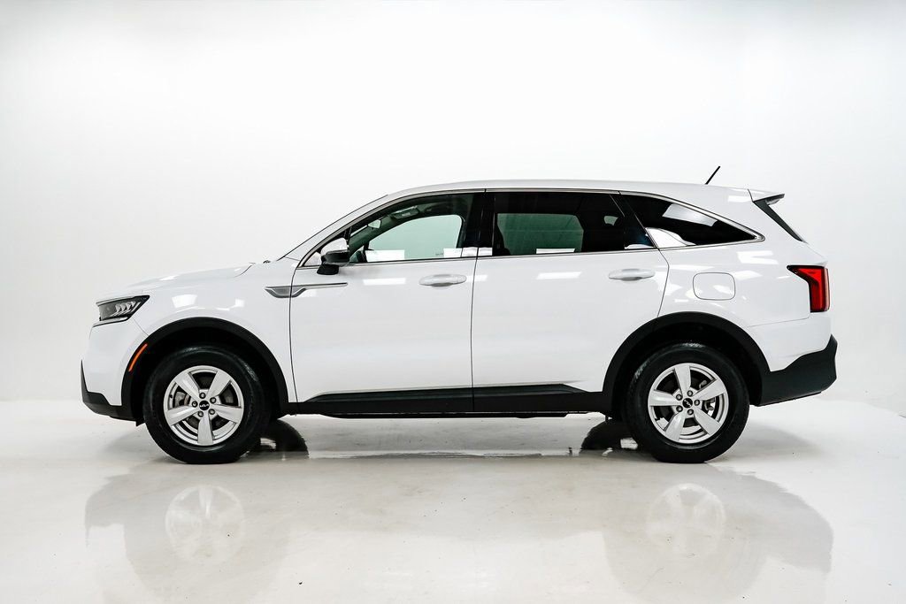 Used 2023 Kia Sorento LX image 27
