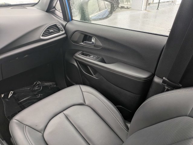 Certified 2026 Chrysler Pacifica Select FWD image 18