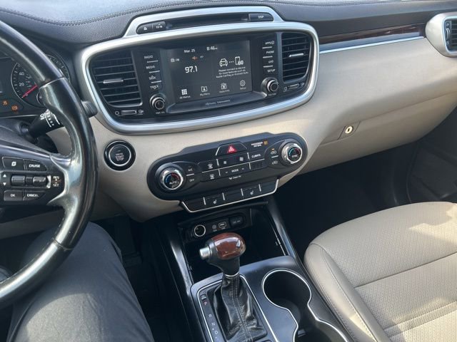 Used 2017 Kia Sorento LX w/ LX Convenience Package image 12