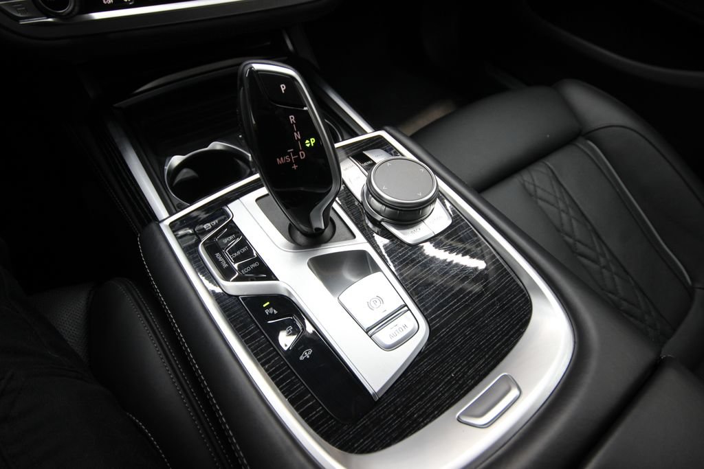 Used 2022 BMW 740i xDrive w/ Premium Package AWD/4WD image 33