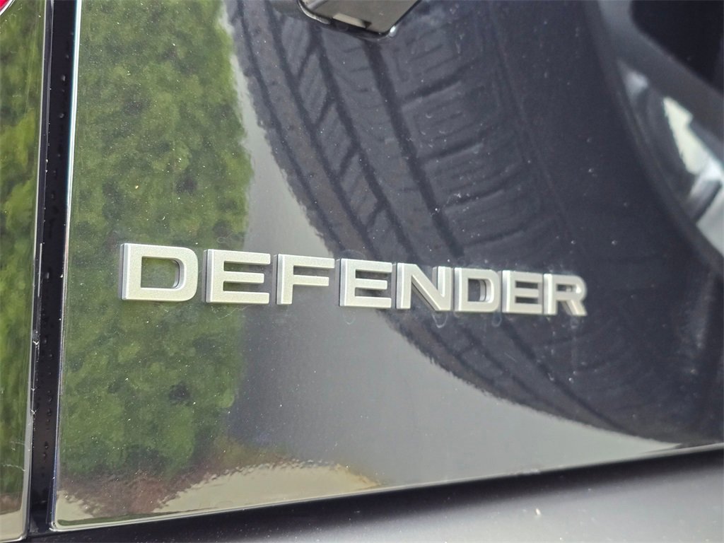 New 2025 Land Rover Defender 90 X-Dynamic SE image 7