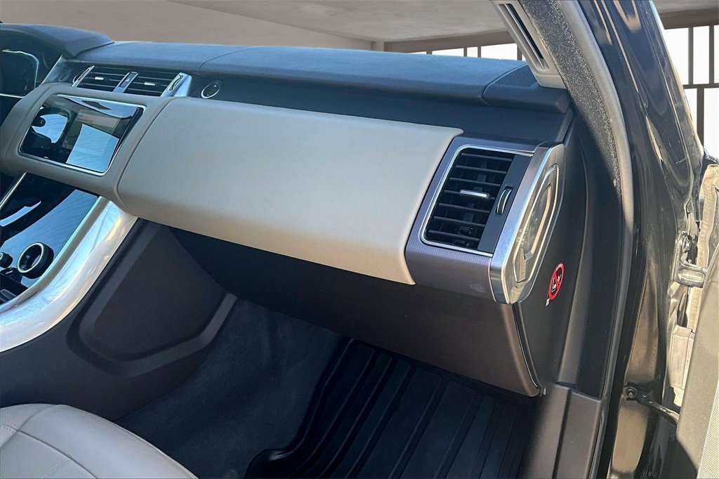 Used 2018 Land Rover Range Rover Sport HSE image 16
