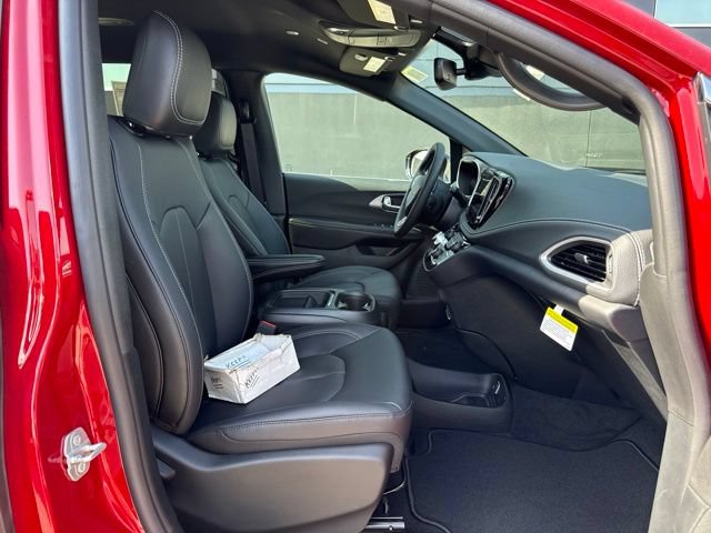 New 2027 Chrysler Pacifica Select FWD image 10