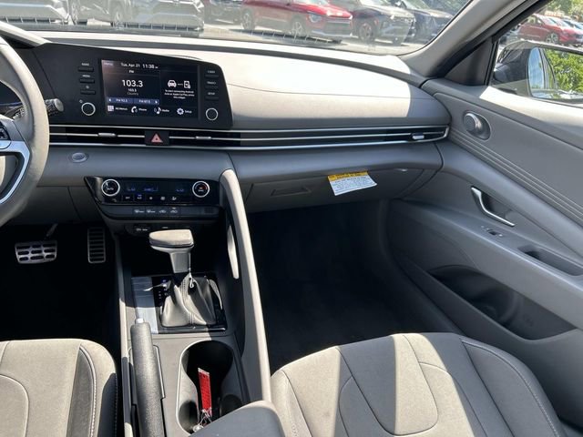 Used 2025 Hyundai Elantra Sport FWD image 16