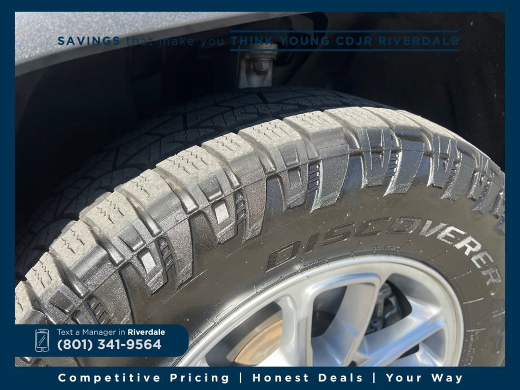 Used 2019 Jeep Grand Cherokee Laredo image 25