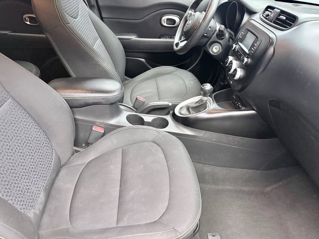 Used 2016 Kia Soul + image 11