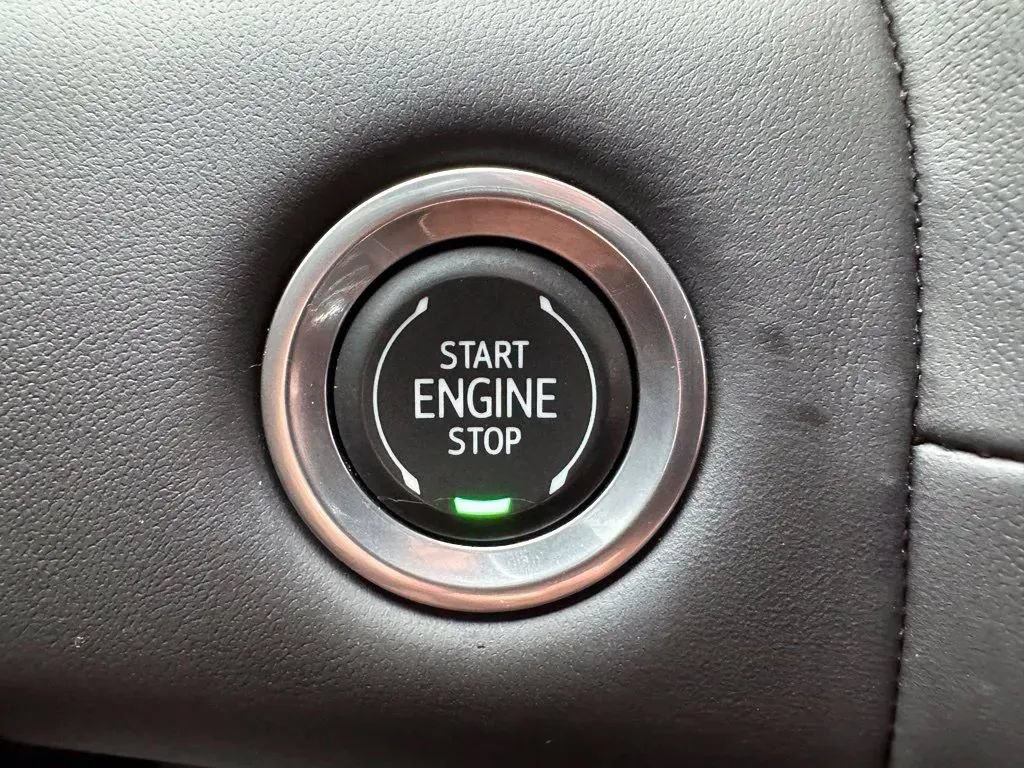 Used 2024 GMC Yukon Denali Ultimate AWD/4WD image 29