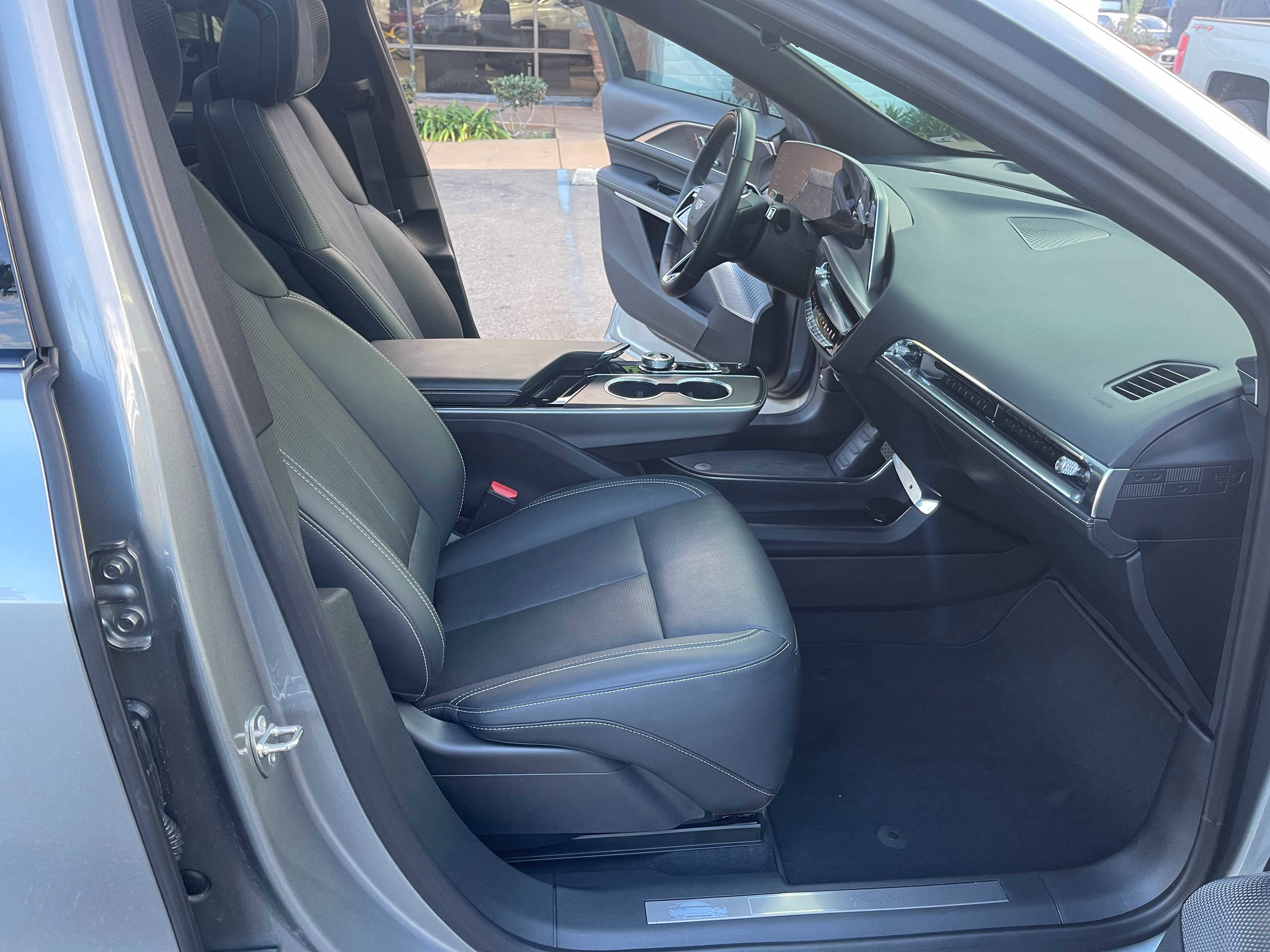 Used 2024 Cadillac Lyriq Sport image 17