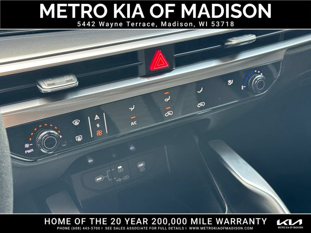 Used 2025 Kia Sorento LX FWD image 22