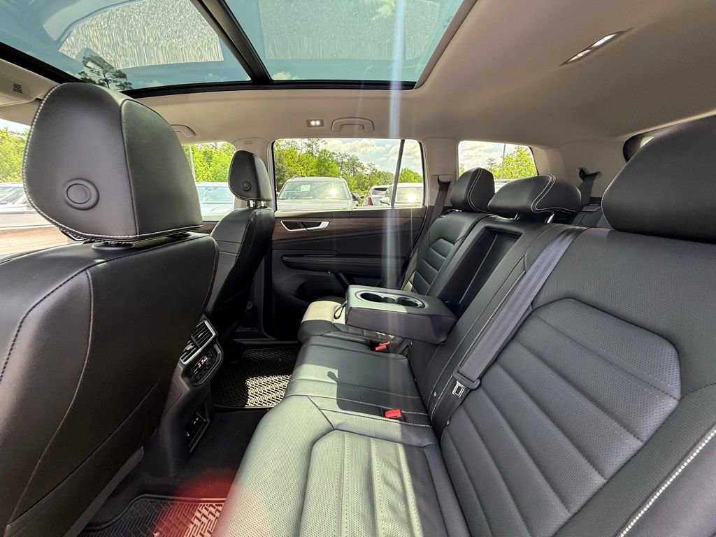 Used 2025 Volkswagen Atlas SEL AWD/4WD image 15