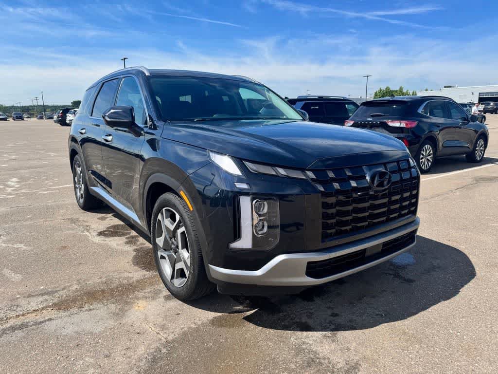 Used 2023 Hyundai Palisade Limited AWD/4WD image 3