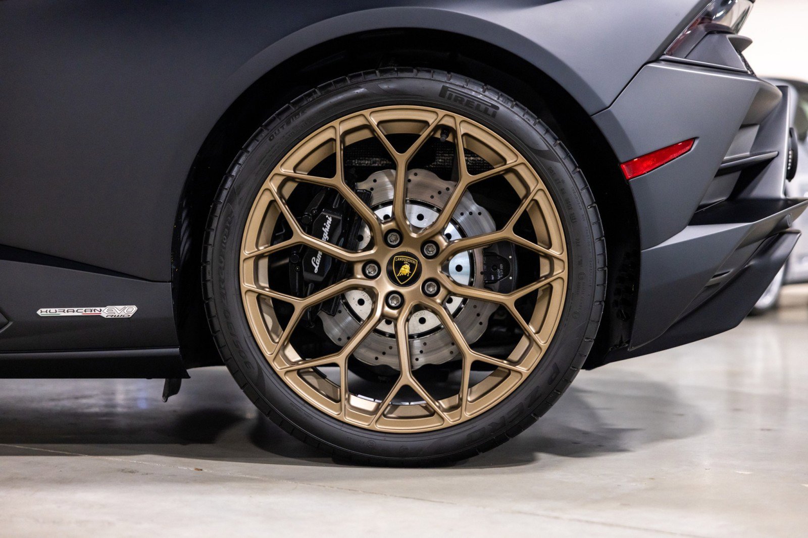 Used 2022 Lamborghini Huracan EVO image 18