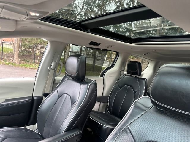 Used 2023 Chrysler Pacifica Limited FWD image 36