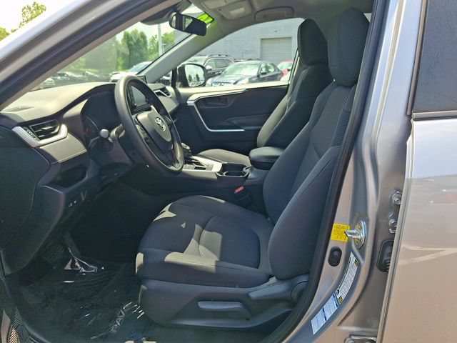 Used 2019 Toyota RAV4 LE w/ Carpet Mat Package AWD/4WD image 13
