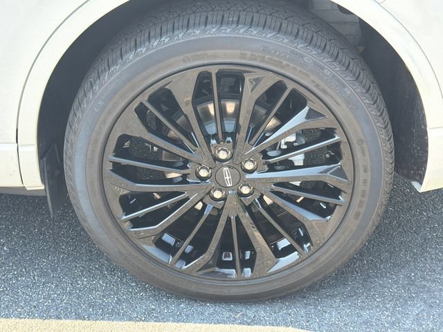 Used 2024 Lincoln Corsair Reserve w/ Equipment Group 201A FWD image 21