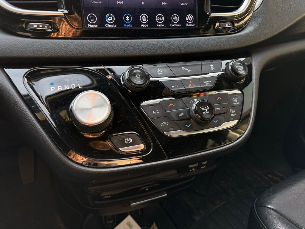 Used 2018 Chrysler Pacifica Touring-L Plus image 12