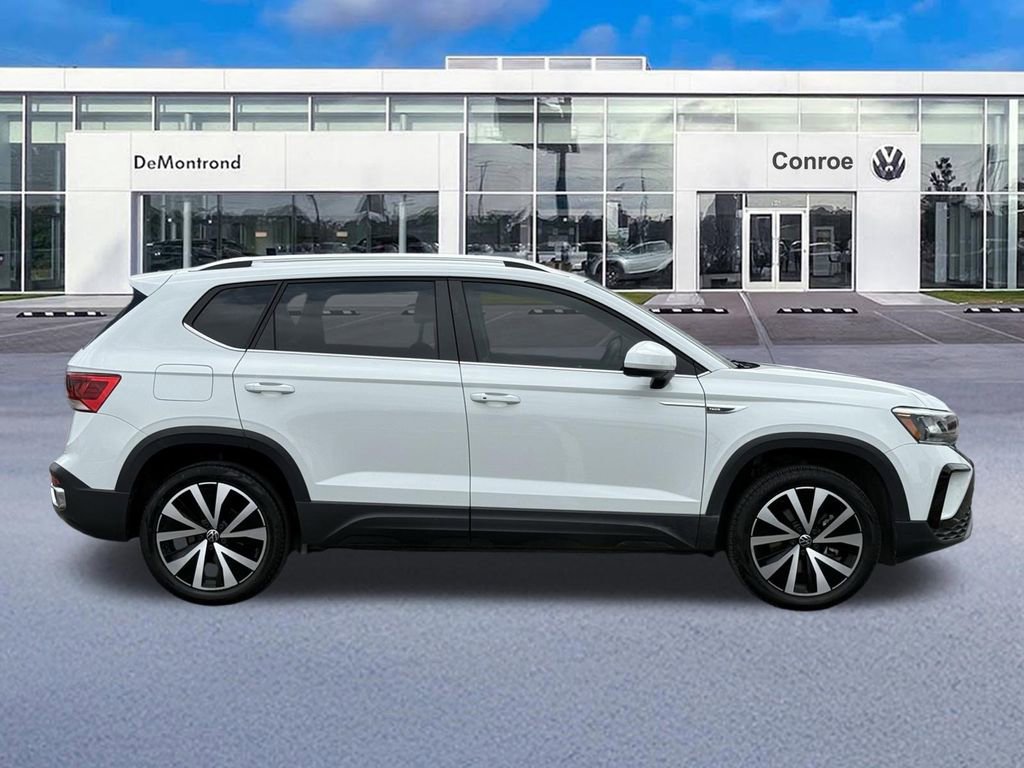Used 2022 Volkswagen Taos SE FWD image 4
