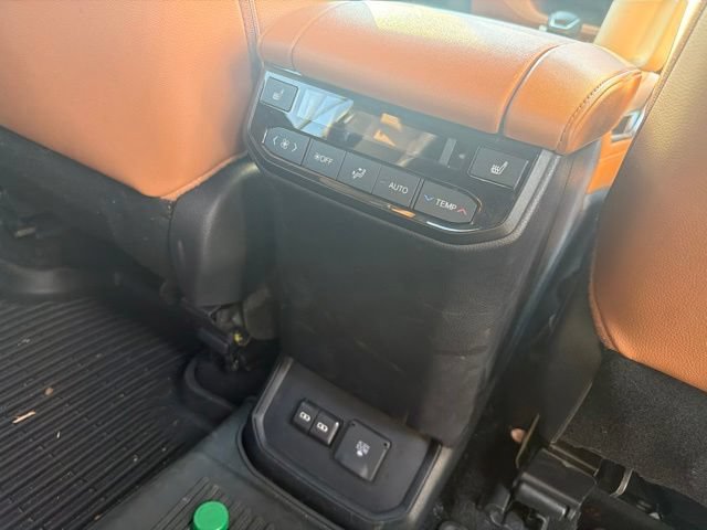 Used 2024 Toyota Highlander Platinum AWD/4WD image 25