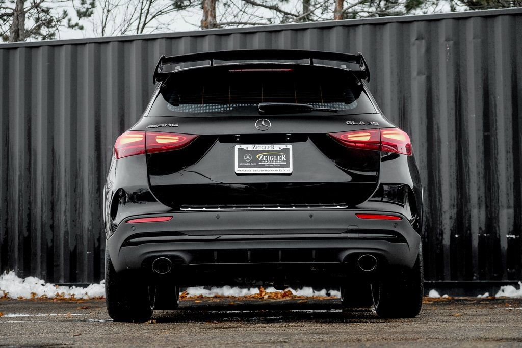 New 2026 Mercedes-Benz GLA 35 AMG 4MATIC image 9