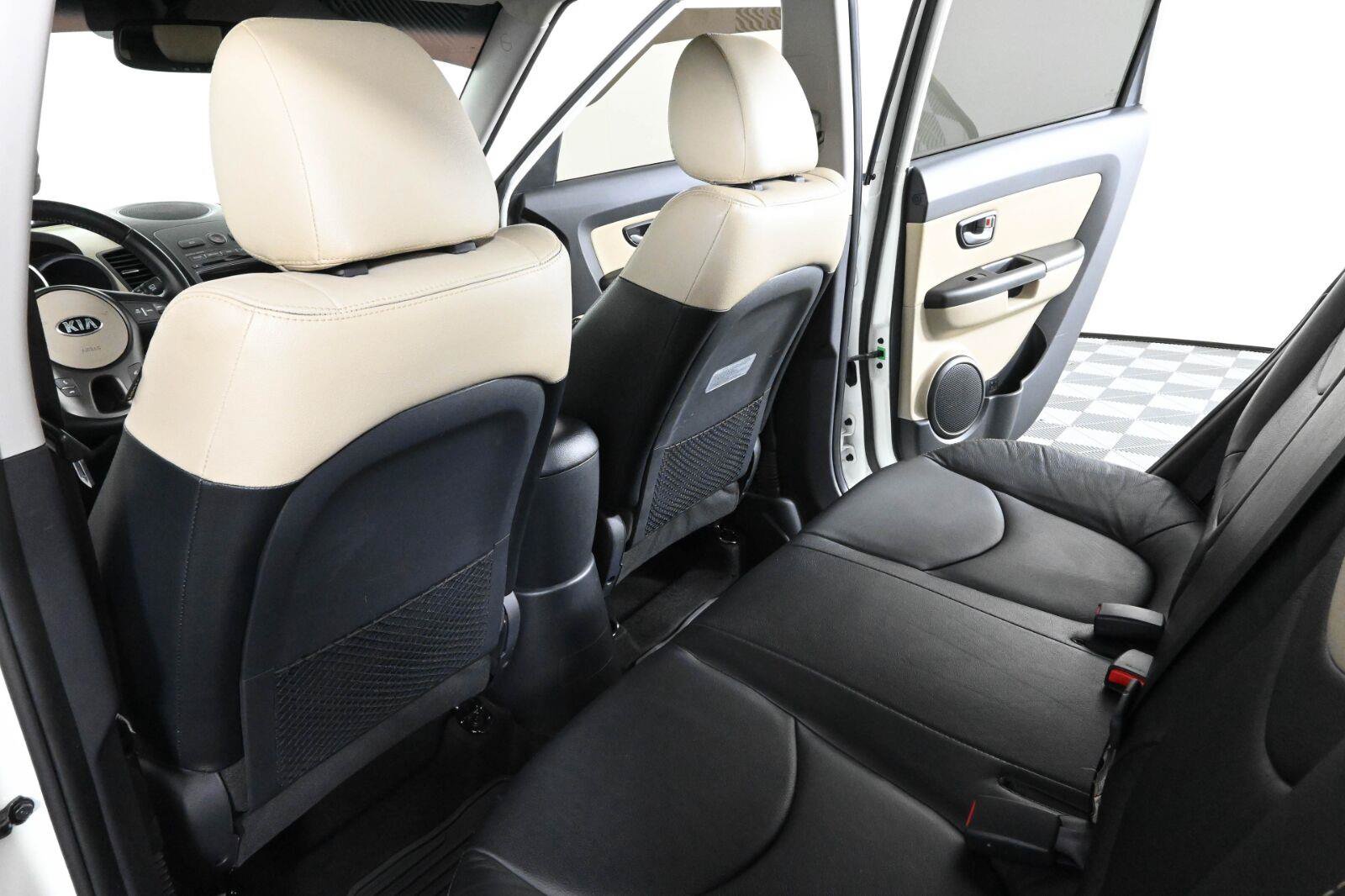 Used 2013 Kia Soul ! w/ Premium Pkg FWD image 15