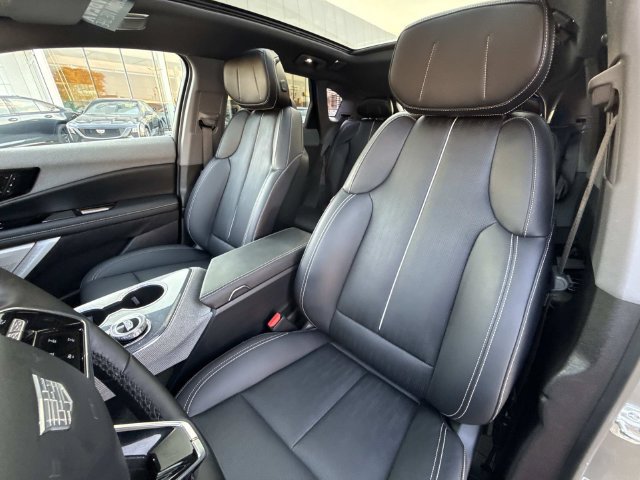 Certified 2025 Cadillac Optiq Sport 2 w/ LPO, Floor Liner Package AWD/4WD image 18