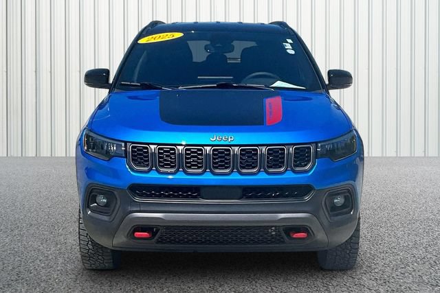 Used 2025 Jeep Compass Trailhawk AWD/4WD image 3